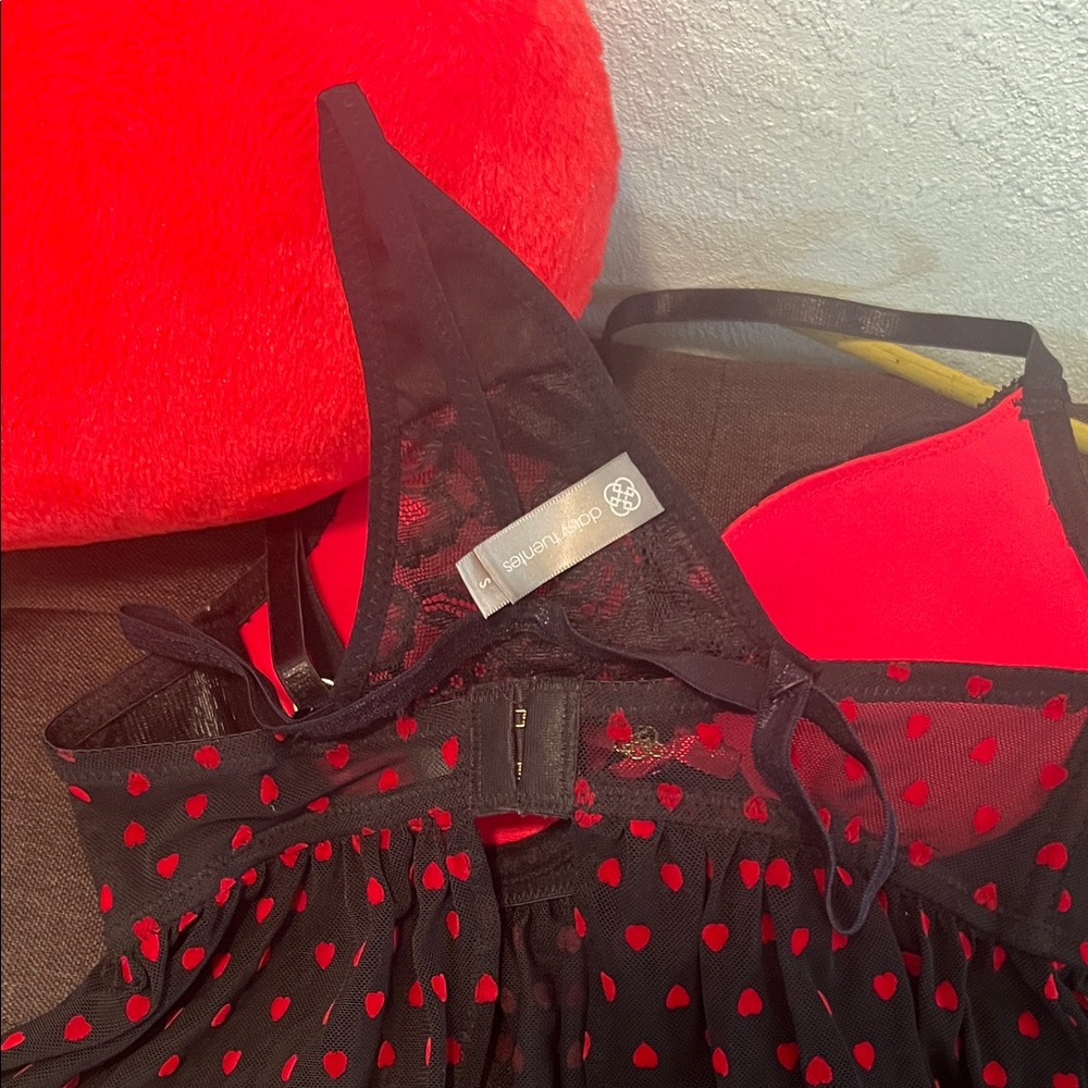 #1397+ Daisy Fuentes Black & Red Push Up Sheer W/ Thong Chemise Set - Picture 9 of 13
